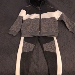 Boys matching sweatshirt/pants set NWOT